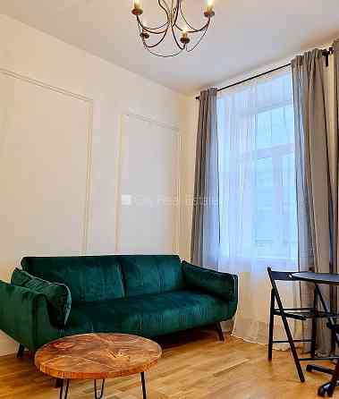 Фасадный дом, реновированный дом, благоустроенная озеленённая территория, Рига