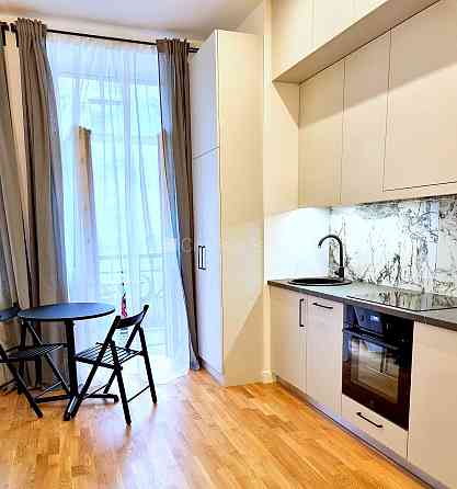 Фасадный дом, реновированный дом, благоустроенная озеленённая территория, Рига