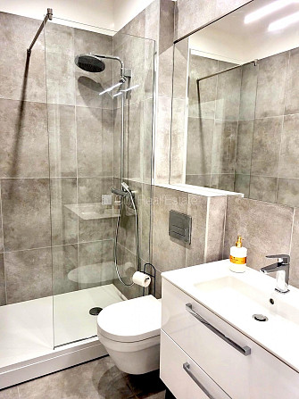 Fasādes māja, renovēta māja, labiekārtota apzaļumota teritorija, iespēja nomāt Rīga - foto 9