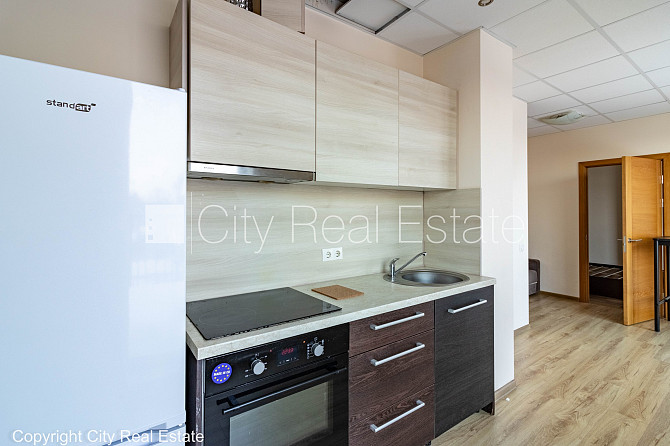 Новостройка, благоустроенный озеленённый двор, вход с улицы, лифт, лестничная Рига - изображение 7