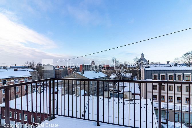 Новостройка, благоустроенный озеленённый двор, вход с улицы, лифт, лестничная Рига - изображение 1