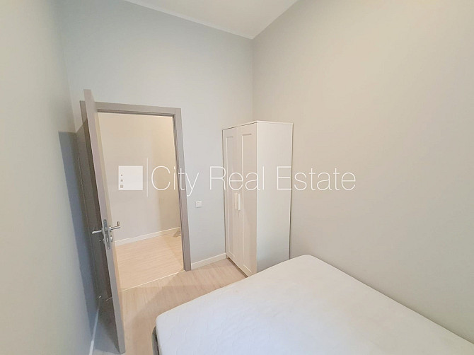 Здание во дворе, реновированный дом, закрытый двор, вход со двора, лестничная Рига - изображение 2