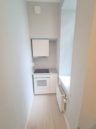 Здание во дворе, реновированный дом, закрытый двор, вход со двора, лестничная Рига - изображение 15