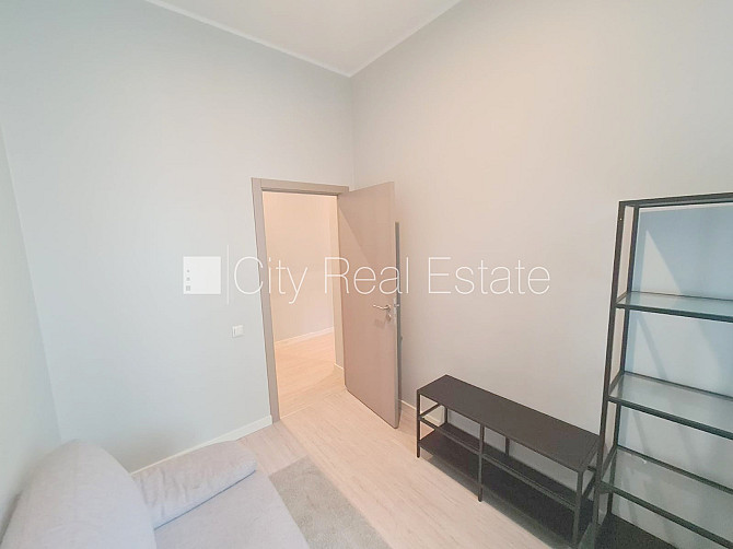 Здание во дворе, реновированный дом, закрытый двор, вход со двора, лестничная Рига - изображение 7