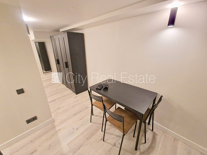 Фасадный дом, реновированный дом, закрытый двор, вход с улицы, полуподвал, Рига - изображение 18