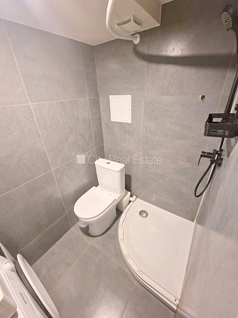 Фасадный дом, реновированный дом, закрытый двор, вход с улицы, полуподвал, Рига - изображение 17