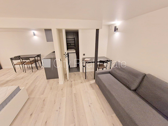 Фасадный дом, реновированный дом, закрытый двор, вход с улицы, полуподвал, Рига - изображение 14