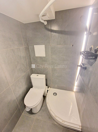 Фасадный дом, реновированный дом, закрытый двор, вход с улицы, полуподвал, Рига - изображение 16