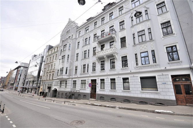 Fasādes māja, renovēta māja, ieeja no ielas, ir lifts, kāpņu telpa pēc kosmētiskā remonta, Rīga - foto 16