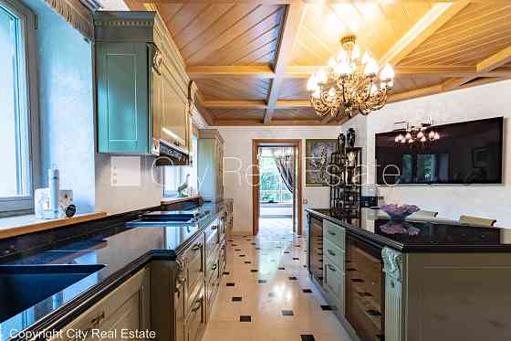 Новостройка, благоустроенная озеленённая территория, закрытая территория, Юрмала