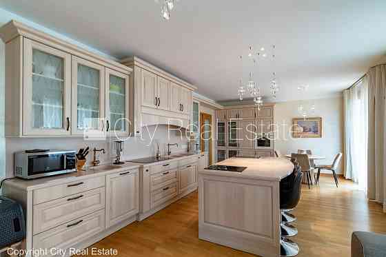 Новостройка, благоустроенная озеленённая территория, закрытая территория, Юрмала