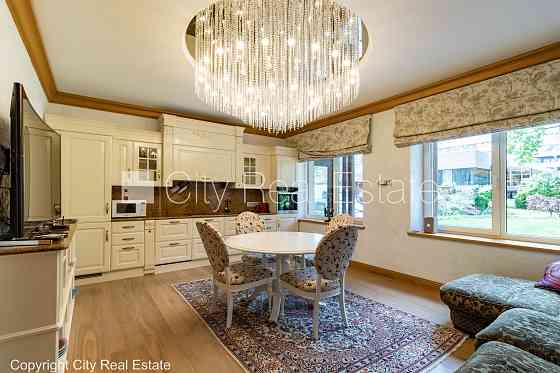 Новостройка, благоустроенная озеленённая территория, въездные ворота оснащены Юрмала