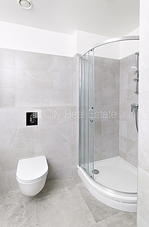 Jaunceltne, labiekārtots apzaļumots pagalms, garāža vienai automašīnai, ir lifts, balkons, Rīga - foto 14