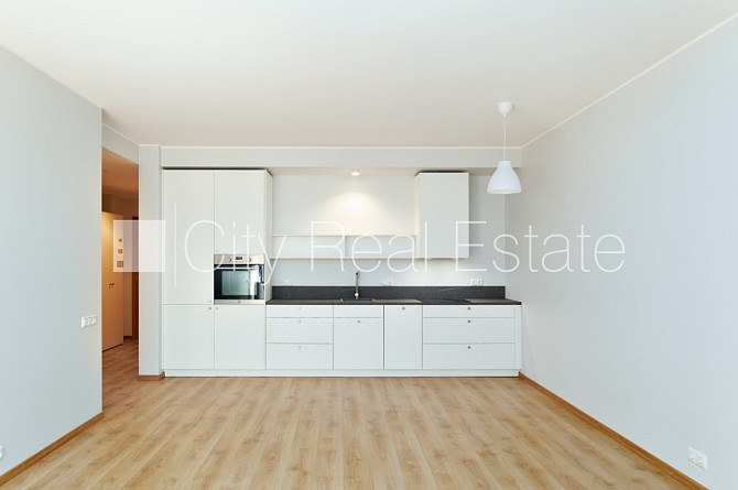 Jaunceltne, labiekārtots apzaļumots pagalms, garāža vienai automašīnai, ir lifts, balkons, Rīga - foto 2