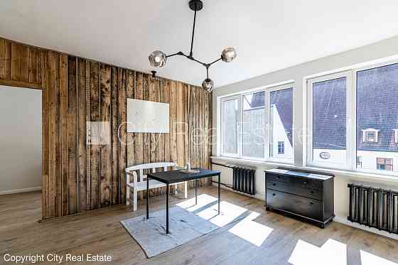 Фасадный дом, реновированный дом, подъездная дорога покрыта брущаткoй, одна Рига