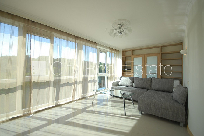 Pagalma ēka, slēgts pagalms, ieeja no pagalma, kāpņu telpa pēc kosmētiskā remonta, logi Rīga - foto 14