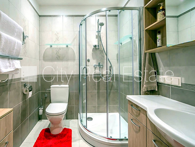 Земля в собственности, новостройка, дом во дворе, благоустроенная озеленённая Юрмала - изображение 8