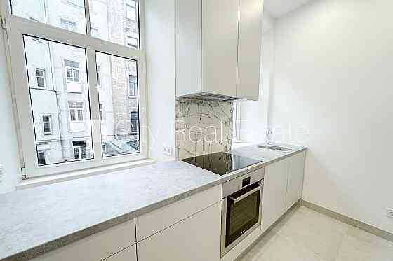 Фасадный дом, реновированный дом, закрытый двор, вход с улицы, апартаменты люкс, Рига