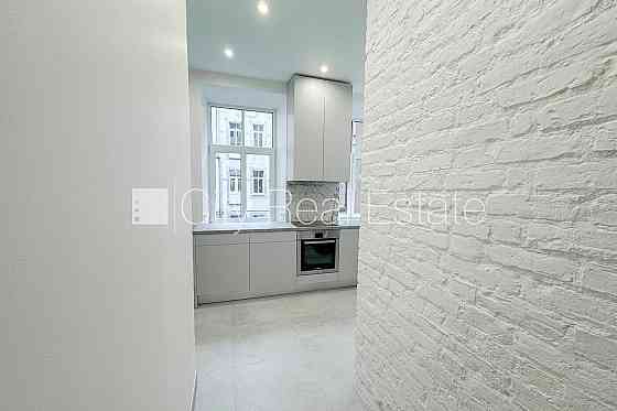 Фасадный дом, реновированный дом, закрытый двор, вход с улицы, апартаменты люкс, Рига