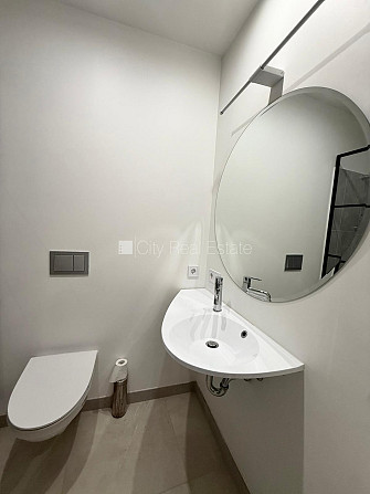 Фасадный дом, реновированный дом, закрытый двор, вход с улицы, апартаменты люкс, Рига - изображение 15