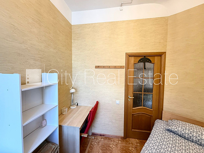 Фасадный дом, реновированный дом, вход с улицы, лестничная клетка после Рига - изображение 10