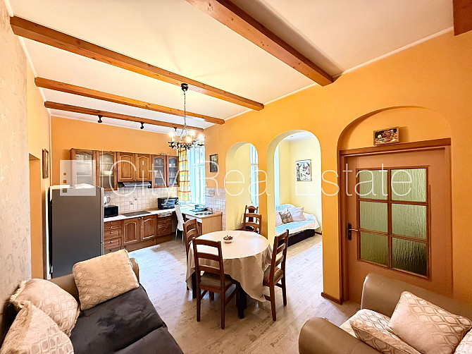 Фасадный дом, реновированный дом, вход с улицы, лестничная клетка после Рига - изображение 1