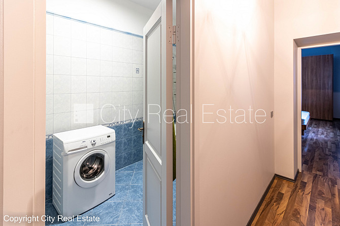 Дом во дворе, реновированный дом, апартаменты люкс, балкон, окна выходят в обе Рига - изображение 15