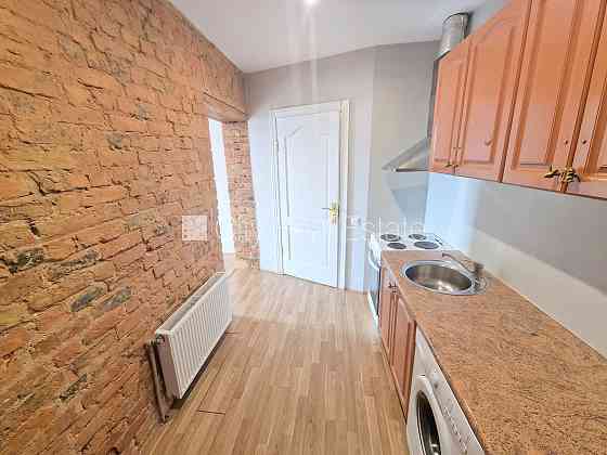 Здание во дворе, реновированный дом, закрытый двор, вход с улицы и со двора, Rīga