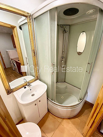 Здание во дворе, реновированный дом, закрытый двор, вход с улицы и со двора, Рига - изображение 16