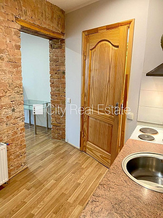 Здание во дворе, реновированный дом, закрытый двор, вход с улицы и со двора, Рига - изображение 18