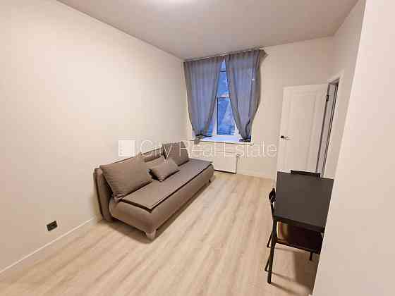 Фасадный дом, реновированный дом, закрытый двор, вход с улицы, лифт, лестничная Рига