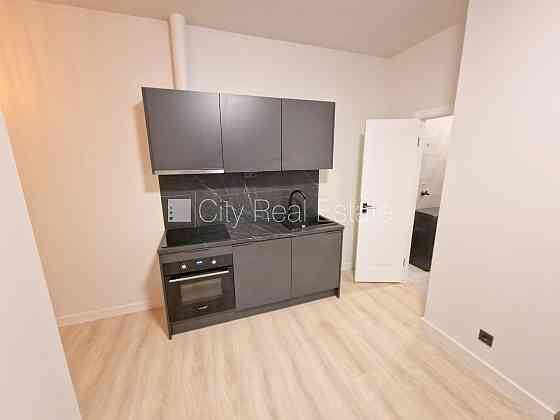 Фасадный дом, реновированный дом, закрытый двор, вход с улицы, лифт, лестничная Рига