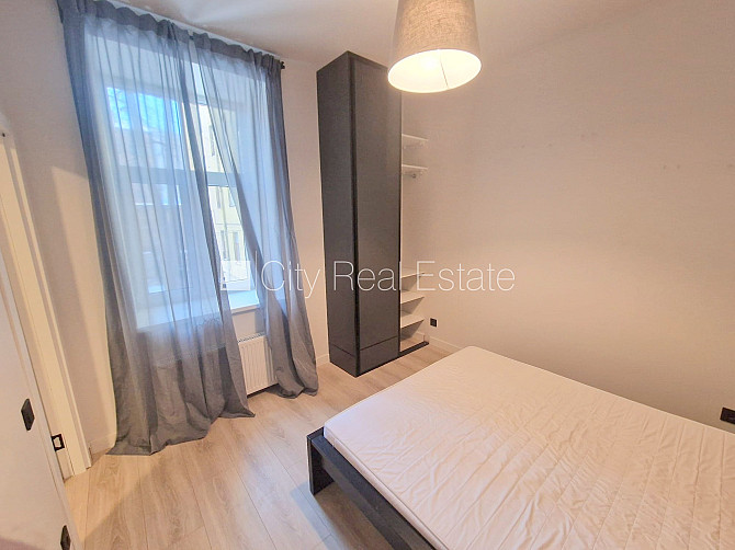 Фасадный дом, реновированный дом, закрытый двор, вход с улицы, лифт, лестничная Рига - изображение 10