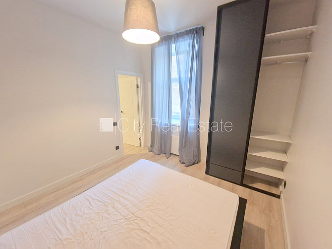 Фасадный дом, реновированный дом, закрытый двор, вход с улицы, лифт, лестничная Рига - изображение 9