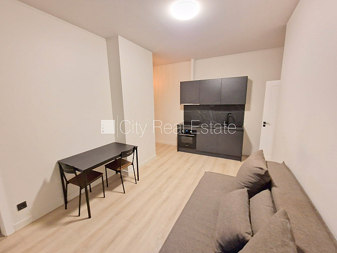 Фасадный дом, реновированный дом, закрытый двор, вход с улицы, лифт, лестничная Рига - изображение 2