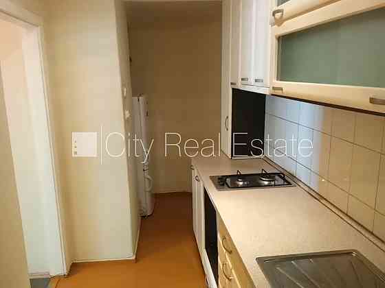 Фасадный дом, реновированный дом, благоустроенная озеленённая территория, Рига