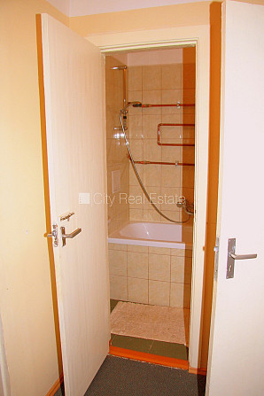 Фасадный дом, реновированный дом, благоустроенная озеленённая территория, Рига - изображение 9