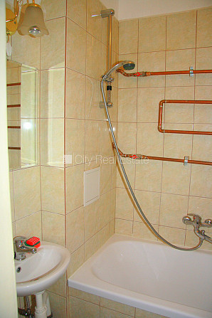 Фасадный дом, реновированный дом, благоустроенная озеленённая территория, Рига - изображение 11