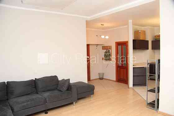 Реновированный дом, лифт, балкон, одна изолированная комната, студио, кухня Рига