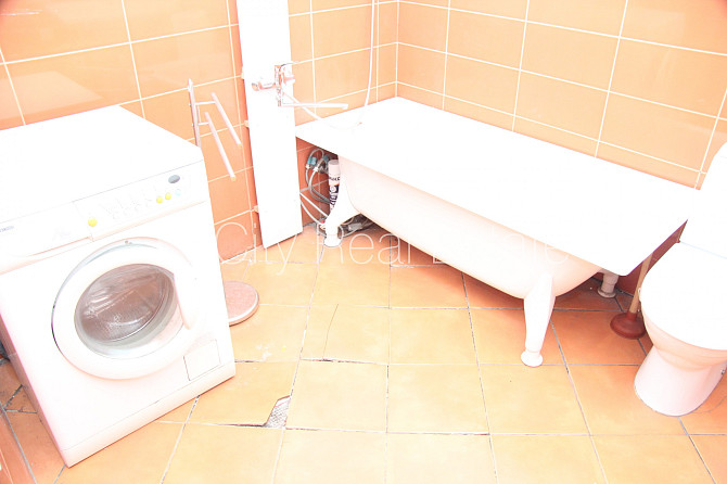 Реновированный дом, лифт, балкон, одна изолированная комната, студио, кухня Рига - изображение 16