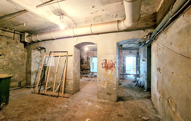 Zeme īpašumā, fasādes māja, renovēta māja, labiekārtota apzaļumota teritorija, teritorijas Rīga - foto 7