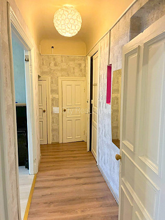 Фасадный дом, закрытый двор, место для машины, вход с улицы и со двора, окна Рига - изображение 4