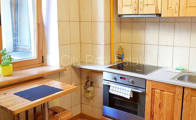 Дом во дворе, реновированный дом, закрытый двор, объект охраняет физическая Рига - изображение 13