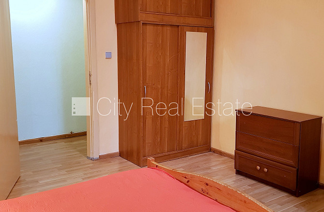 Дом во дворе, реновированный дом, закрытый двор, объект охраняет физическая Рига - изображение 2