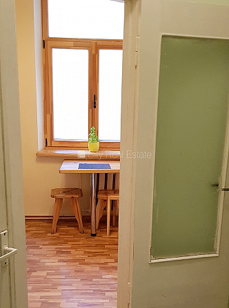 Дом во дворе, реновированный дом, закрытый двор, объект охраняет физическая Рига - изображение 12