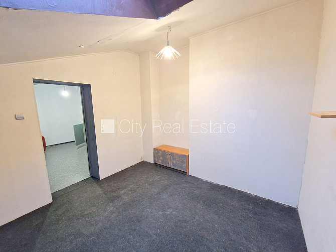 Fasādes māja, renovēta māja, iežogota teritorija, vieta automašīnai, ieeja no pagalma, Rīga - foto 12