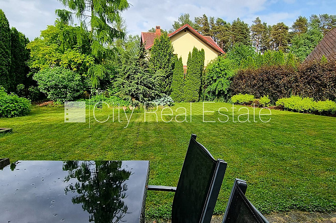 Privātmāja, fasāde ar dekoratīvo apmetumu, labiekārtots apzaļumots pagalms, garāža vienai Jūrmala - foto 2