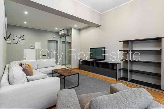 Новостройка, фасадный дом, благоустроенная озеленённая территория, закрытый Рига