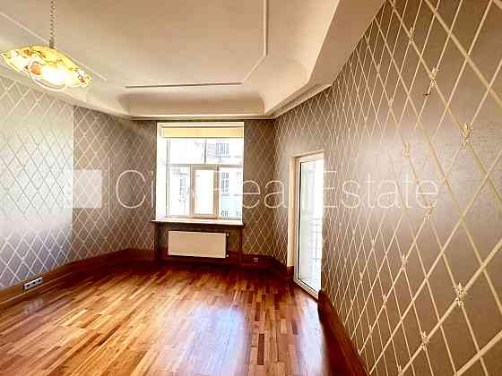 Фасадный дом, реновированный дом, благоустроенная озеленённая территория, Рига