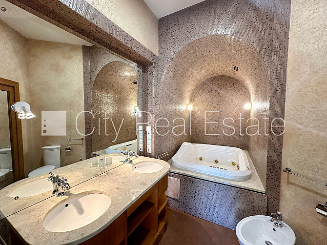 Фасадный дом, реновированный дом, благоустроенная озеленённая территория, Рига - изображение 13